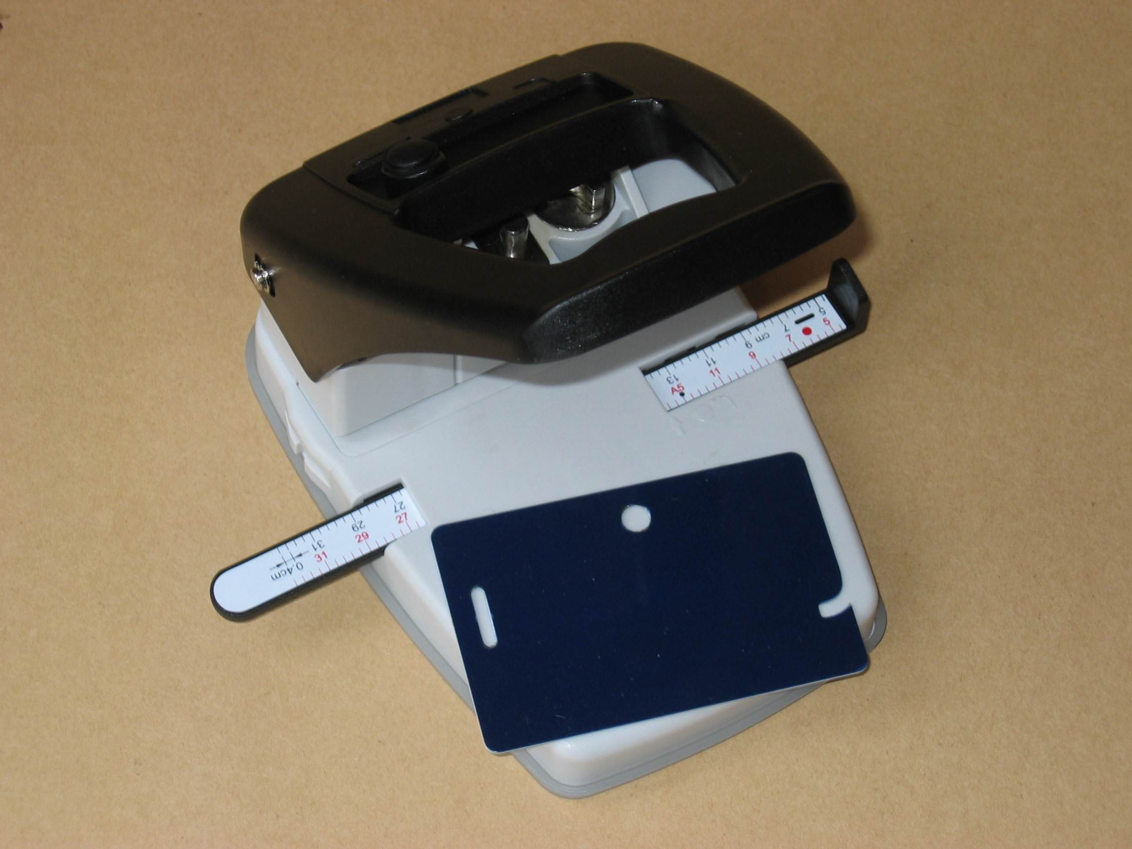 Manual 3-way slot punch